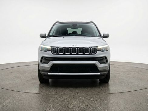 Used 2025 Jeep Compass Limited AWD/4WD image 2