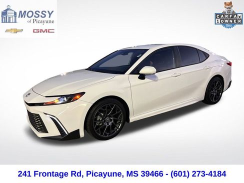 Used 2025 Toyota Camry LE image 1