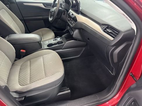 Used 2022 Ford Escape SE image 24