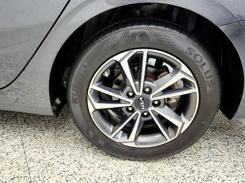Used 2023 Kia Forte LXS w/ LXS Technology Package FWD image 9
