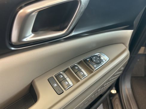 New 2025 Kia Carnival FWD image 17