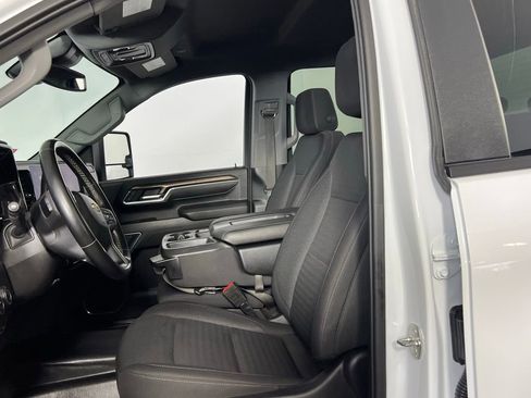 Used 2024 Chevrolet Silverado 3500 LT image 24