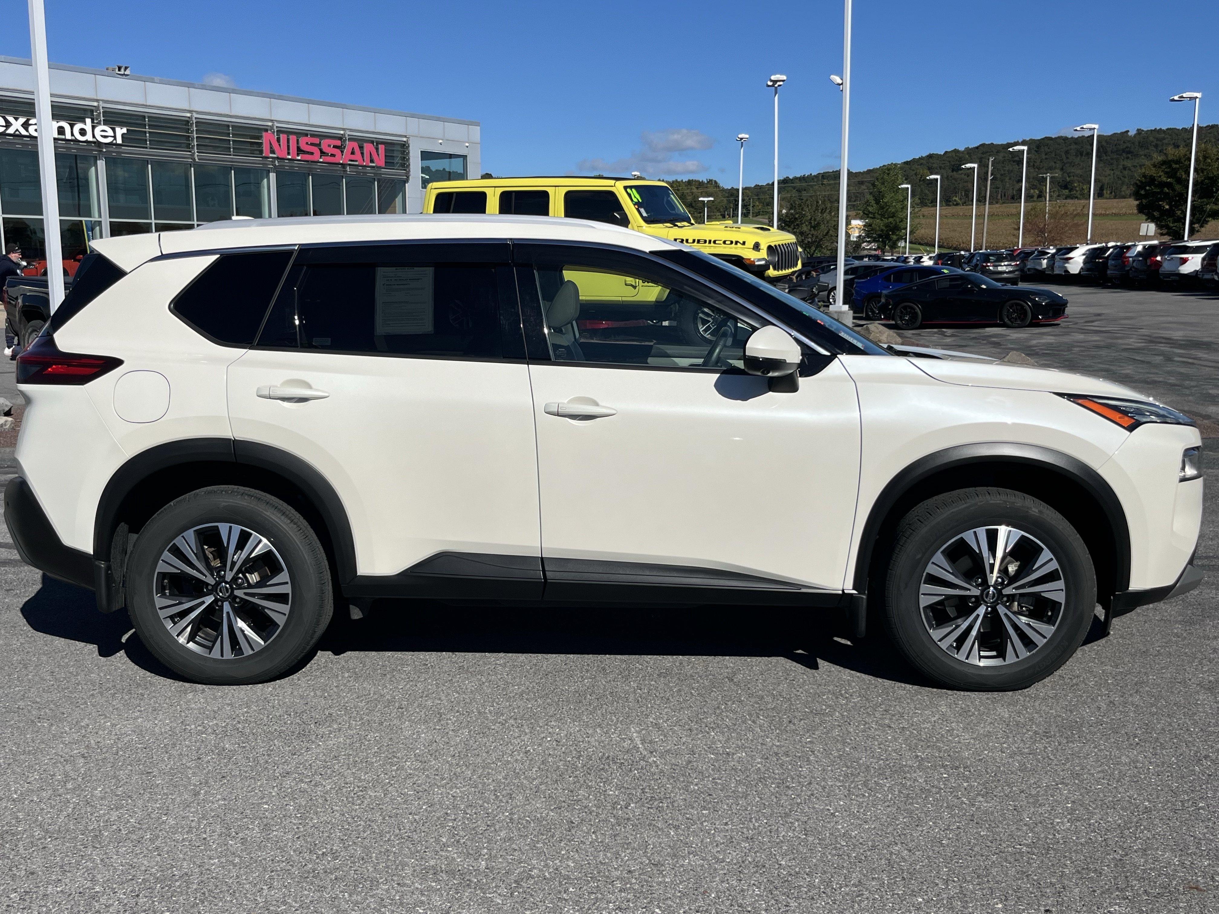 Used 2021 Nissan Rogue SV w/ Premium Package AWD/4WD image 2