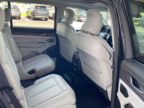 Used 2021 Jeep Grand Cherokee L Overland w/ Luxury Tech Group IV AWD/4WD image 34
