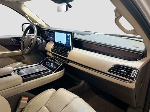 Used 2024 Lincoln Navigator L Reserve AWD/4WD image 32