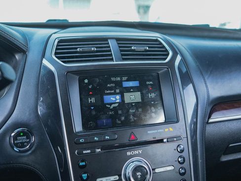 Used 2017 Ford Explorer Platinum image 28