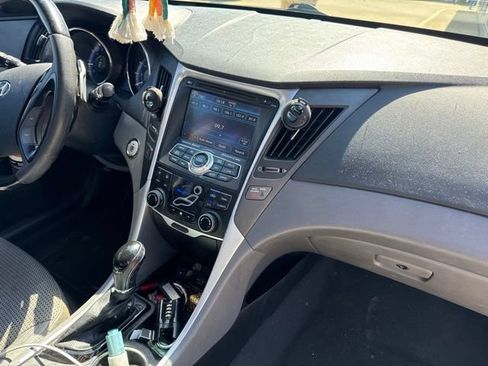 Used 2012 Hyundai Sonata SE w/ Navigation & Sunroof Pkg FWD image 12