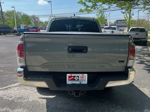 Used 2023 Toyota Tacoma TRD Off-Road AWD/4WD image 7