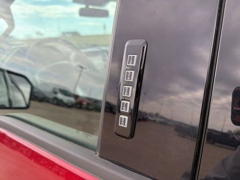 Used 2019 Ford F150 Lariat AWD/4WD image 9