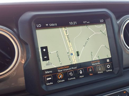 Used 2018 Jeep Wrangler Unlimited Sahara AWD/4WD image 8