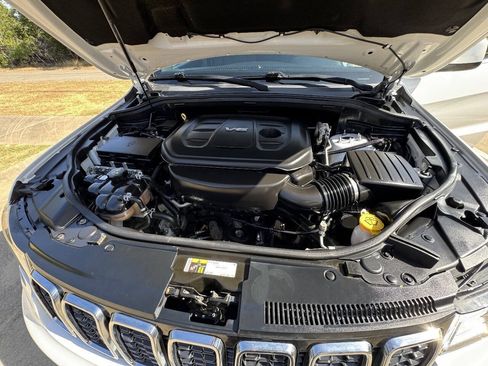 Used 2018 Jeep Grand Cherokee Laredo RWD image 24