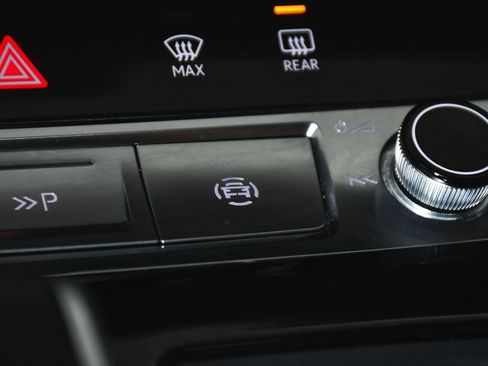 Used 2024 Audi RS Q8 w/ Black Optic Package image 48