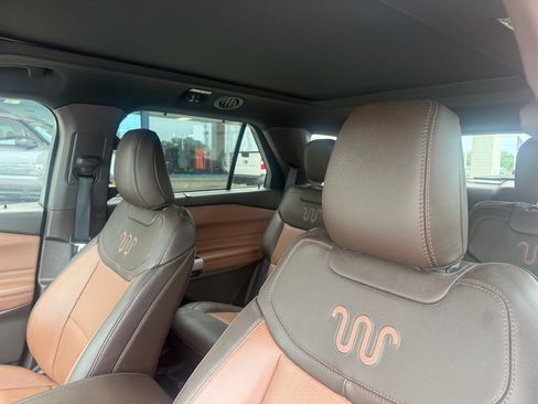 Used 2023 Ford Explorer King Ranch w/ Technology Package AWD/4WD image 3