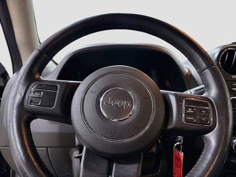 Used 2014 Jeep Patriot Latitude AWD/4WD image 11