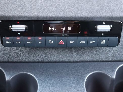 Used 2025 Mercedes-Benz Sprinter 2500 image 9
