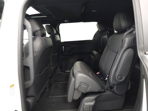 Certified 2025 Toyota Sienna Limited AWD/4WD image 5