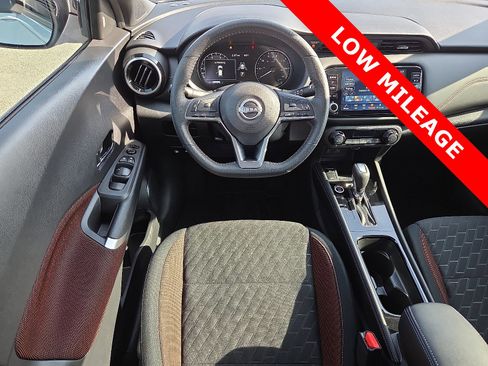 Used 2024 Nissan Kicks SR image 11