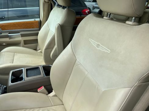 Used 2010 Chrysler Town & Country Limited w/ Entertainment Group #3 FWD image 24