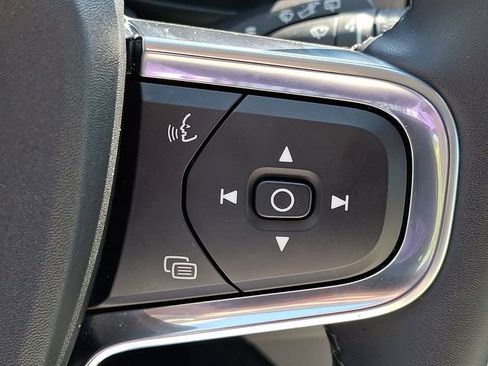 Certified 2025 Volvo XC40 B5 Plus w/ Climate Package AWD/4WD image 25