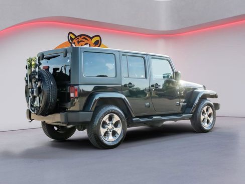 Used 2017 Jeep Wrangler Unlimited Sahara w/ Connectivity Group AWD/4WD image 5