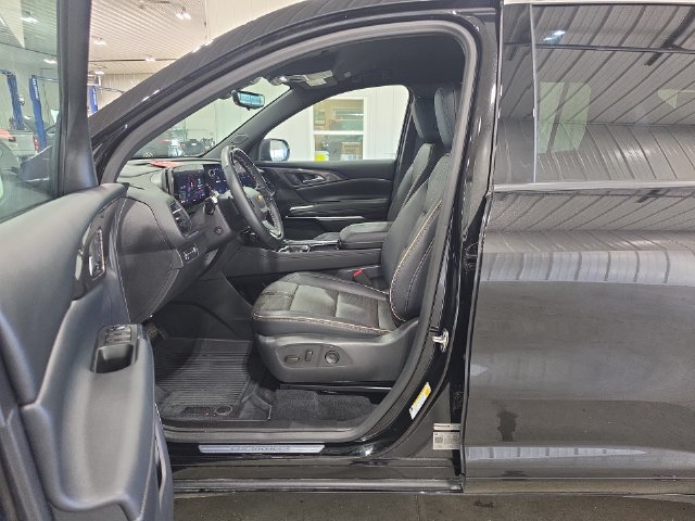 Used 2026 Chevrolet Traverse High Country AWD/4WD image 23