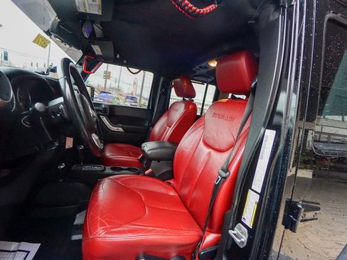 Used 2013 Jeep Wrangler Unlimited Rubicon image 16