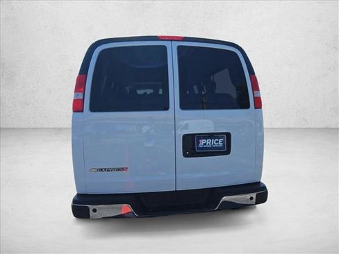 Used 2025 Chevrolet Express 2500 LT w/ LT Preferred Equipment Group RWD image 7