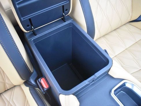 New 2025 Nissan Sentra SV w/ SV Premium Package FWD image 23