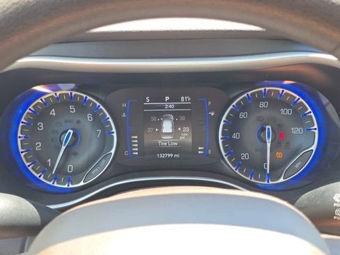 Used 2020 Chrysler Pacifica Touring FWD image 32