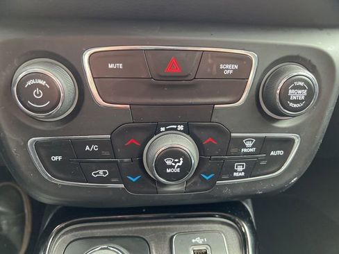Certified 2019 Jeep Compass Latitude AWD/4WD image 27