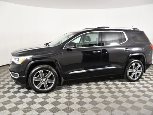 Used 2017 GMC Acadia Denali w/ Technology Package AWD/4WD image 9