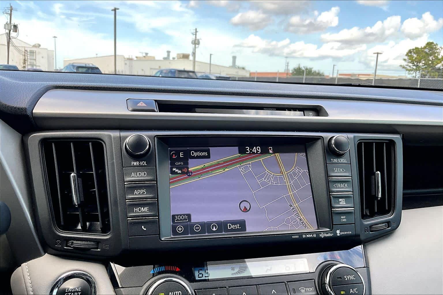 Used 2018 Toyota RAV4 XLE FWD image 32