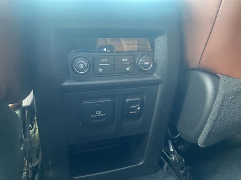 Used 2018 Chevrolet Traverse High Country AWD/4WD image 18