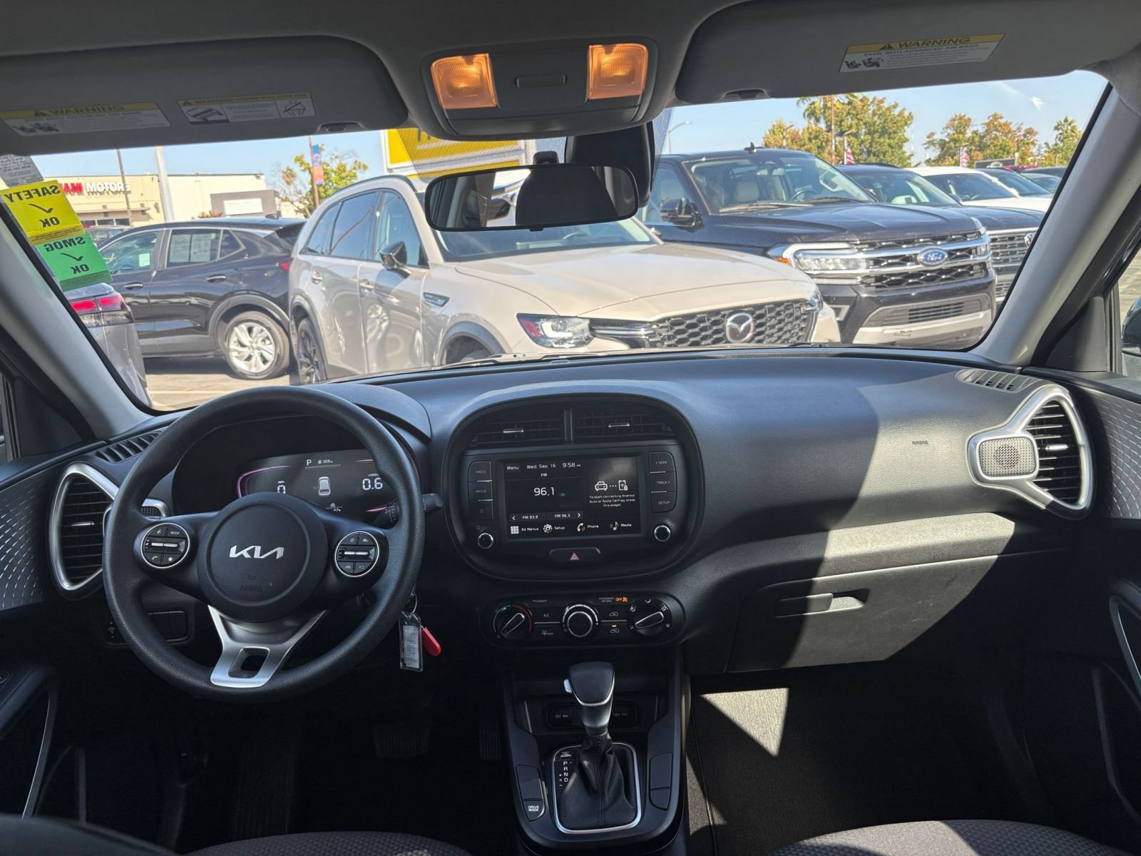 Used 2025 Kia Soul LX w/ LX Technology Package FWD image 30