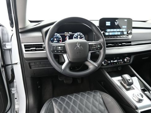 Used 2023 Mitsubishi Outlander SEL FWD image 18