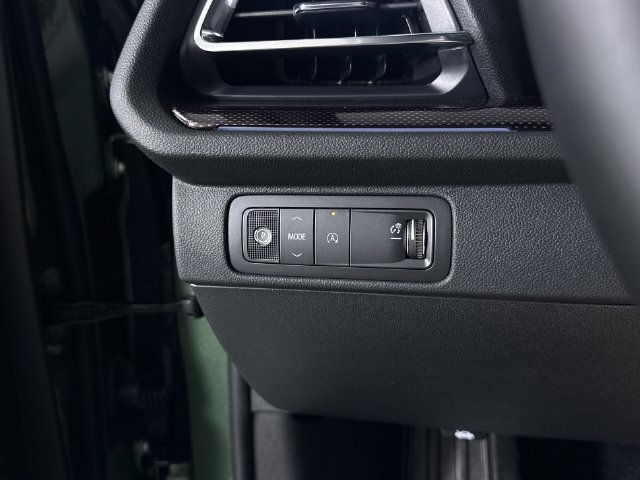 New 2027 Chevrolet Traverse RS w/ LPO, Floor Liner Package FWD image 19