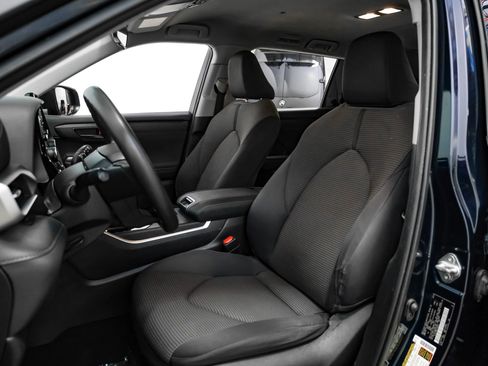 Used 2020 Toyota Highlander L FWD image 32
