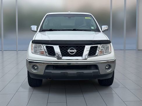 Used 2013 Nissan Frontier SL w/ Moonroof Pkg AWD/4WD image 9