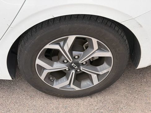 Used 2020 Kia Forte LXS FWD image 5