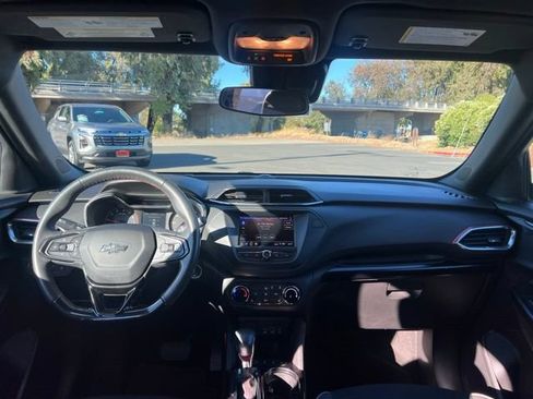 Used 2023 Chevrolet TrailBlazer RS FWD image 18