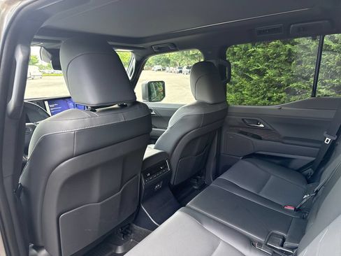 Used 2024 Lexus GX 550 w/ Accessory Package (Z1) AWD/4WD image 8