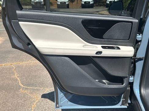 New 2026 Lincoln Aviator AWD w/ Jet Appearance Package image 21