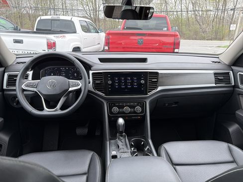 Used 2023 Volkswagen Atlas SE w/ Black Wheel Package image 12
