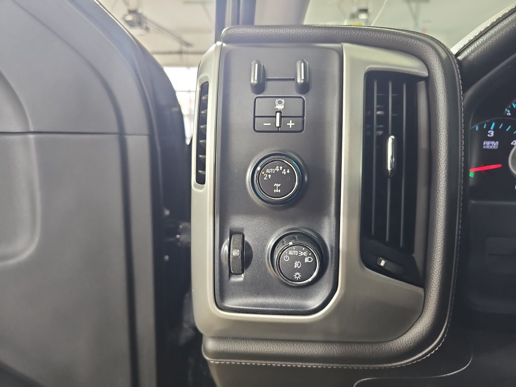 Used 2017 GMC Sierra 1500 SLT w/ SLT Premium Package AWD/4WD image 31