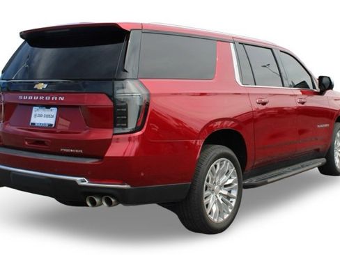Used 2025 Chevrolet Suburban Premier image 5