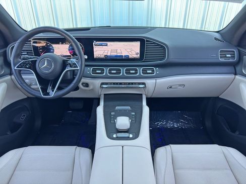 Used 2025 Mercedes-Benz GLE 580 4MATIC w/ Driver Assistance Package image 13