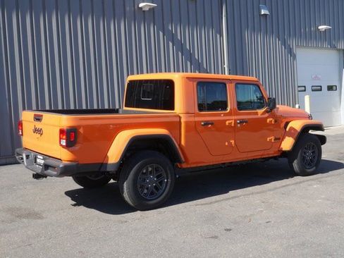 New 2025 Jeep Gladiator Sport image 11