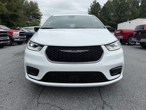 New 2026 Chrysler Pacifica Select image 2