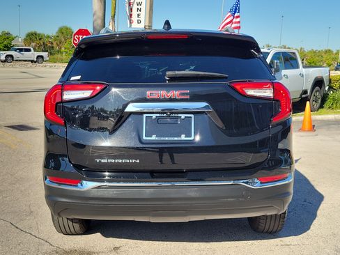 Used 2022 GMC Terrain SLT FWD image 6