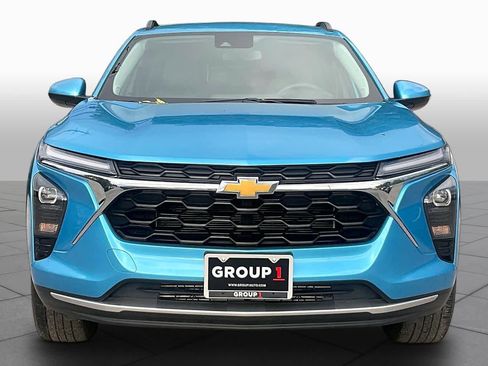 Used 2025 Chevrolet Trax LT FWD image 4
